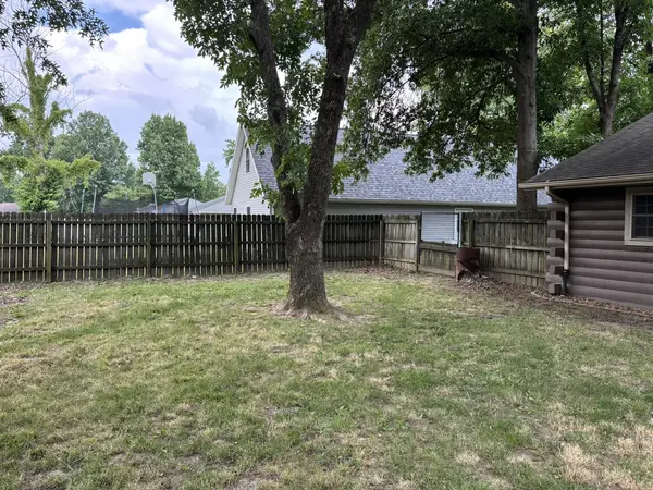 300 Noah LN, Carterville, IL 62918