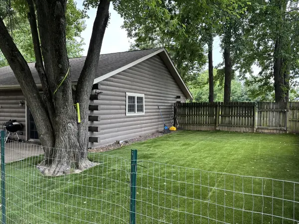 300 Noah LN, Carterville, IL 62918