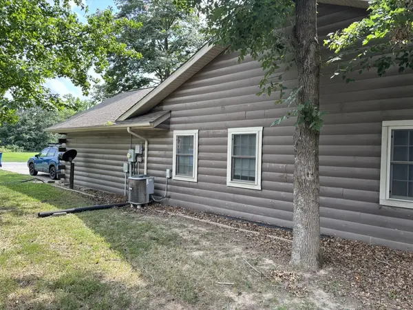 300 Noah LN, Carterville, IL 62918