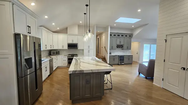 12817 S Surrey CT, Palos Park, IL 60464