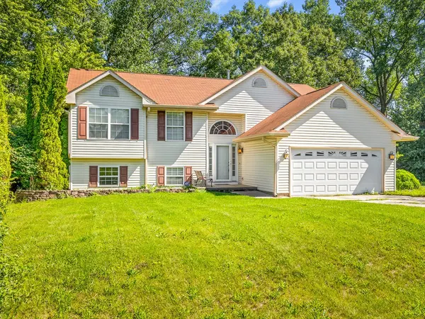 212 Rochester RD, Poplar Grove, IL 61065