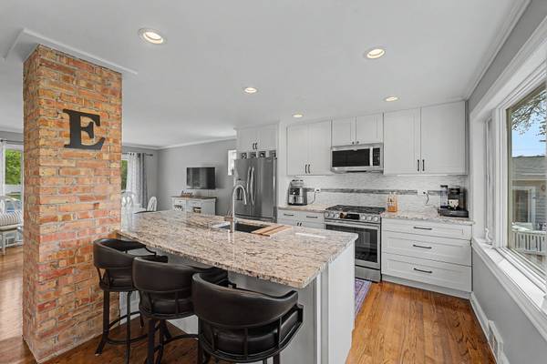 2531 Glenview RD, Glenview, IL 60025