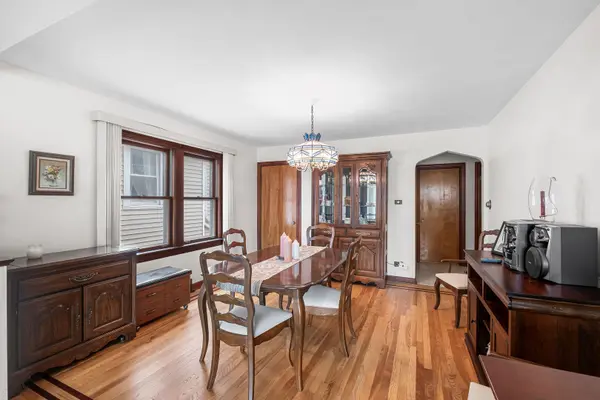 5038 N Nagle AVE, Chicago, IL 60630