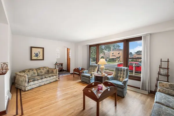 5038 N Nagle AVE, Chicago, IL 60630