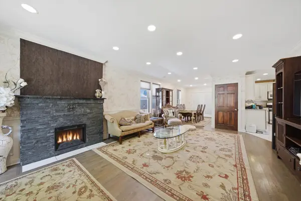 1735 Grey AVE, Evanston, IL 60201