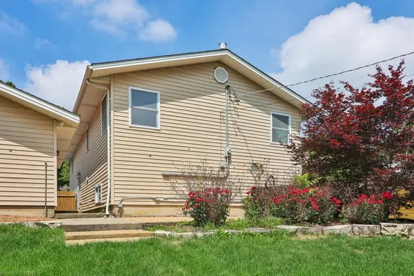 327 Oakwood DR, Antioch, IL 60002