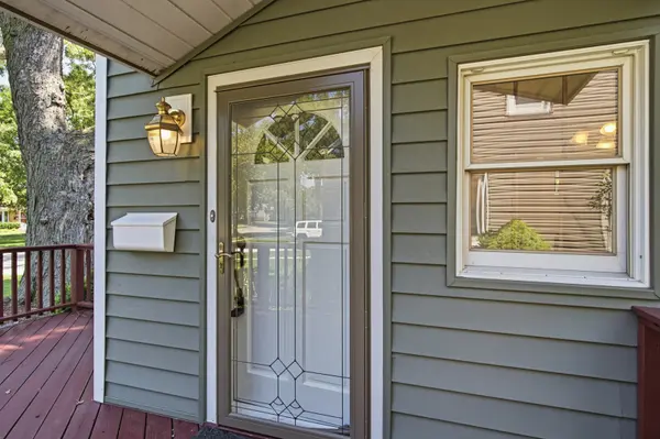 126 S Lodge LN, Lombard, IL 60148