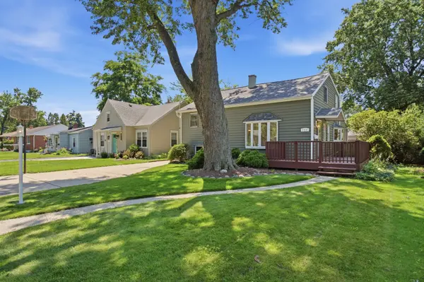 126 S Lodge LN, Lombard, IL 60148