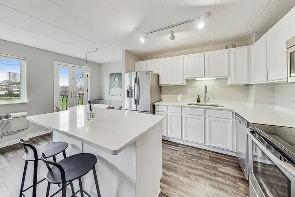 711 W Gordon TER #306, Chicago, IL 60613
