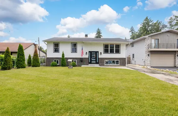 17W667 Lorraine AVE, Addison, IL 60101