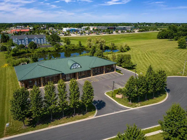 2127 Midlands DR #204, Sycamore, IL 60178
