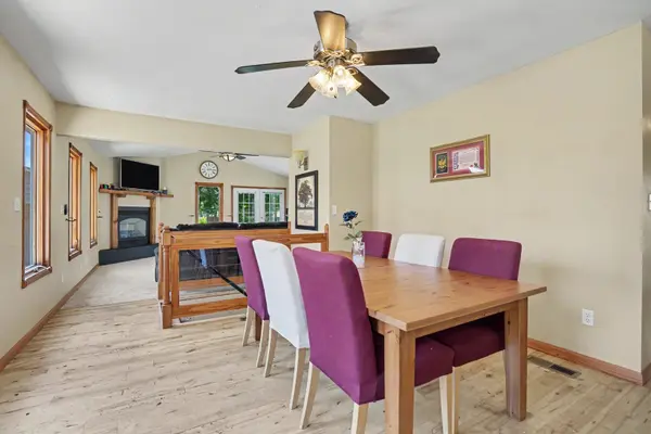 619 Middle RD, Camanche, IA 52730