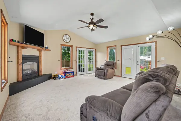 619 Middle RD, Camanche, IA 52730
