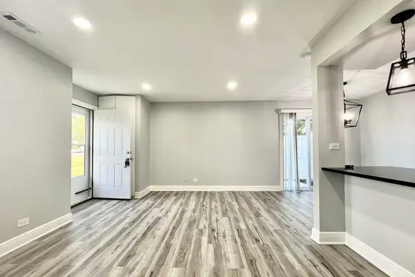 1594 Cornell CIR, Hoffman Estates, IL 60169