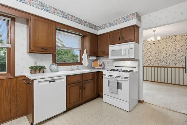 2903 Woodland CT, Davenport, IA 52803