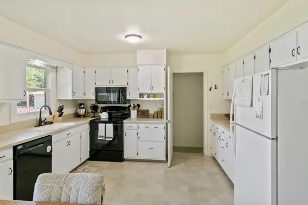 1870 Elizabeth LN, Aurora, IL 60505