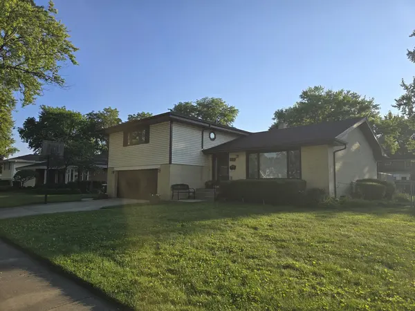 14 N Forrest AVE, Arlington Heights, IL 60004