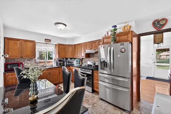 600 W Bob O Link RD, Mount Prospect, IL 60056