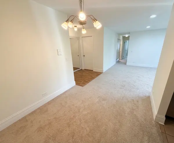 1327 WILLIAMSBURG DR #D2, Schaumburg, IL 60193