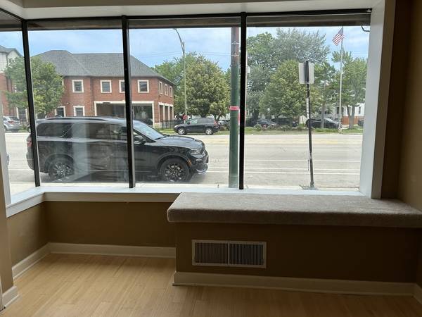 5746 N Milwaukee AVE, Chicago, IL 60646