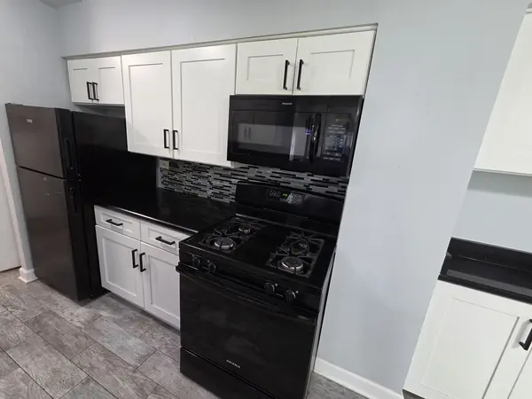 220 S Roselle RD #222, Schaumburg, IL 60193
