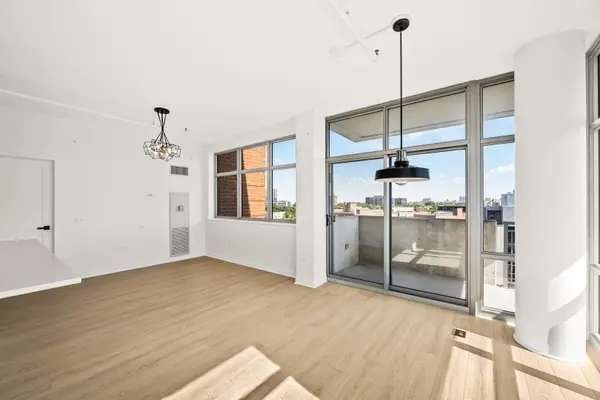 511 W Division ST #706, Chicago, IL 60610