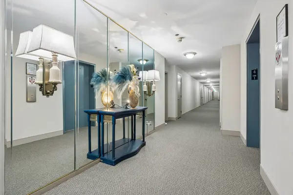 4601 W Touhy AVE #412, Lincolnwood, IL 60712