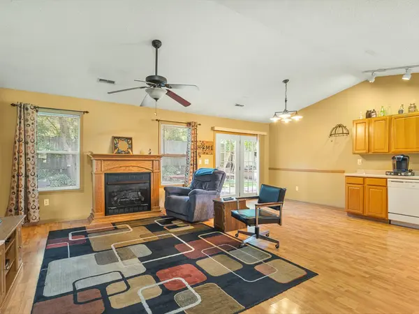 210 W Pacific ST, Davis Junction, IL 61020