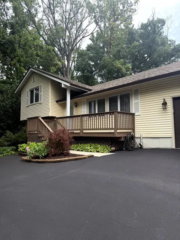 209 Rivers DR, Lake Bluff, IL 60044