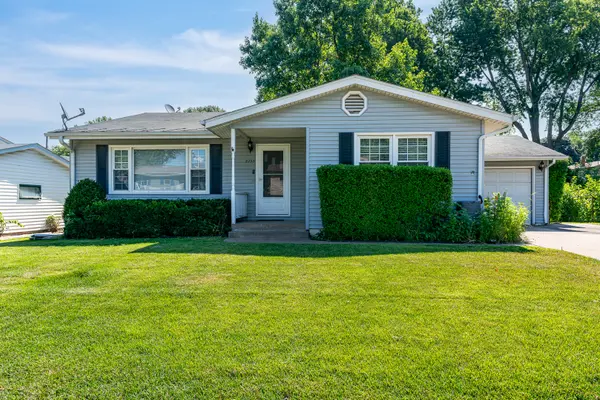 2233 Jebens AVE, Davenport, IA 52804