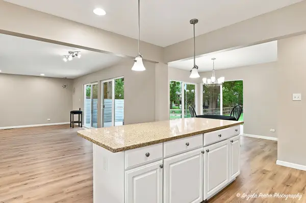 1403 Dairy LN, Mundelein, IL 60060