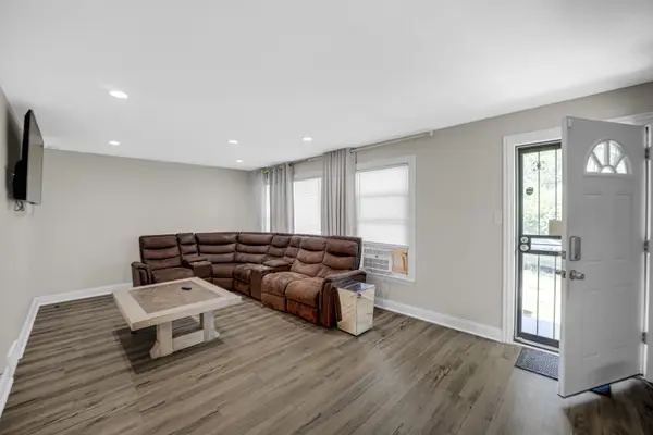1105 W 123rd ST, Calumet Park, IL 60827