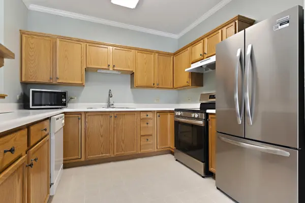 801 N McLean BLVD #124, Elgin, IL 60123