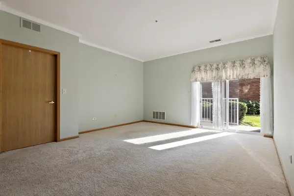 801 N McLean BLVD #124, Elgin, IL 60123