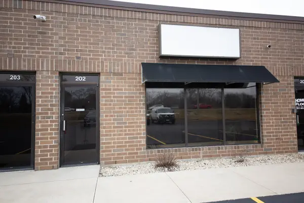 1000 N Rand RD #202, Wauconda, IL 60084