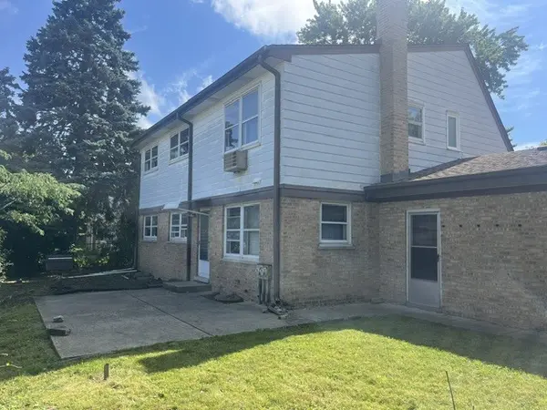 9264 N Courtland DR, Niles, IL 60714