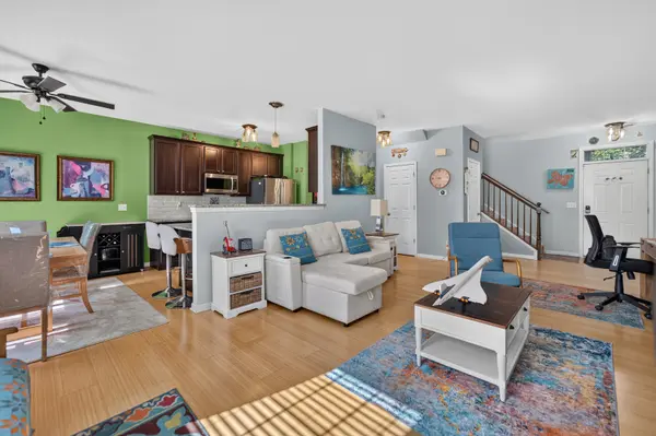 6N285 Whitmore CIR #D, St. Charles, IL 60174