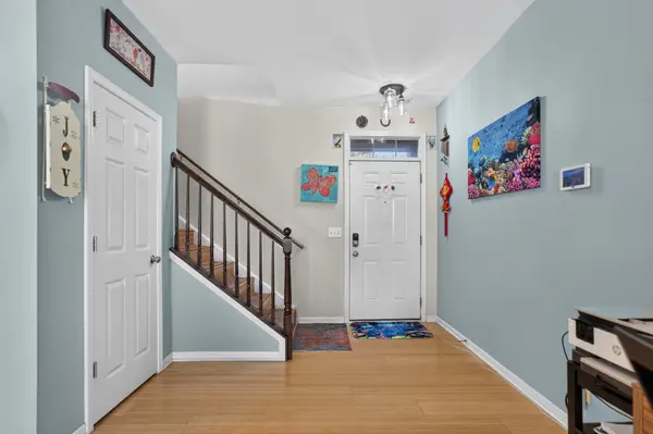 6N285 Whitmore CIR #D, St. Charles, IL 60174