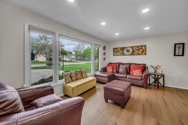 401 Greentree Pkwy, Libertyville, IL 60048