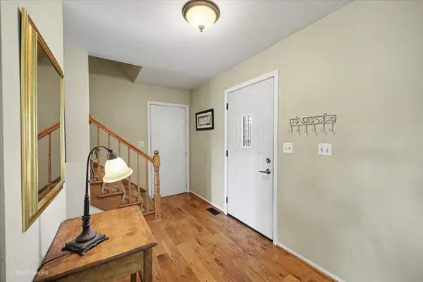 918 Horseshoe CT, Carol Stream, IL 60188
