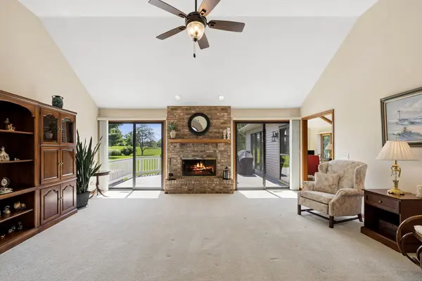 6N731 Willowbrook DR, St. Charles, IL 60175