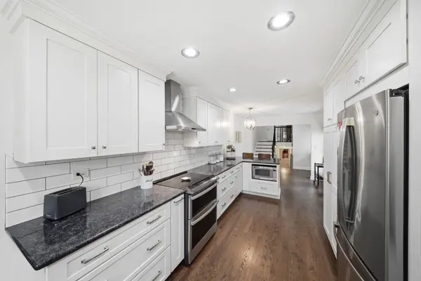 1483 Pebblestone CV, Wheaton, IL 60189