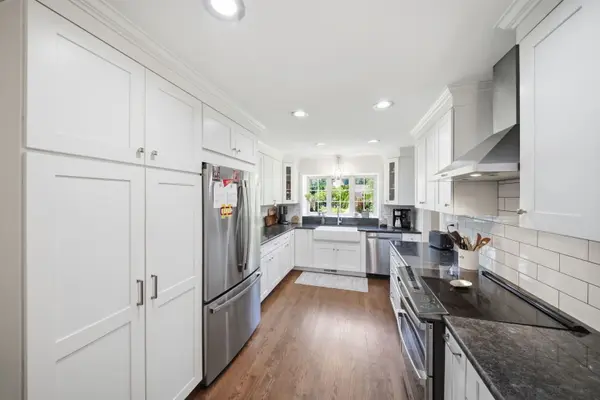 1483 Pebblestone CV, Wheaton, IL 60189