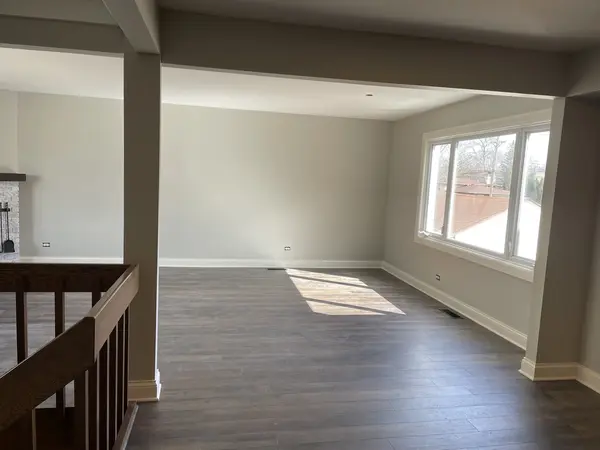 129 W Quincy ST #1, Westmont, IL 60559