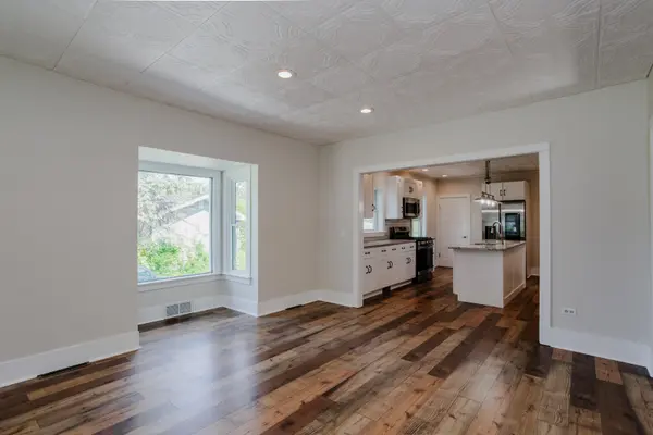 22W724 Saint Charles RD, Glen Ellyn, IL 60137