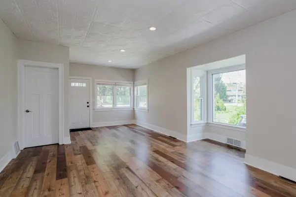 22W724 Saint Charles RD, Glen Ellyn, IL 60137