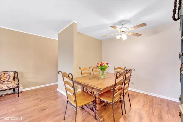 8232 Niles Center RD #311, Skokie, IL 60077