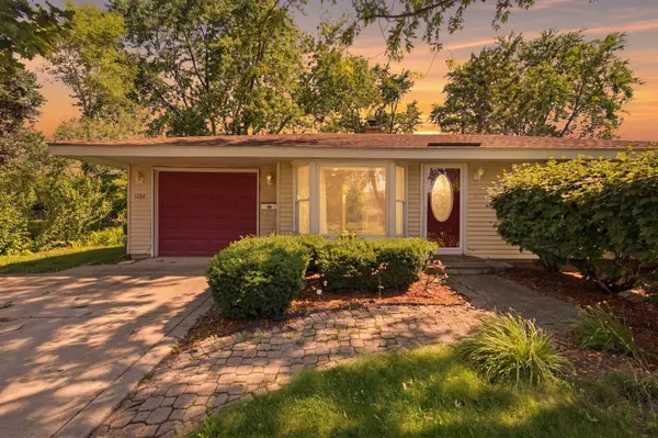 1624 W Weathersfield WAY, Schaumburg, IL 60193