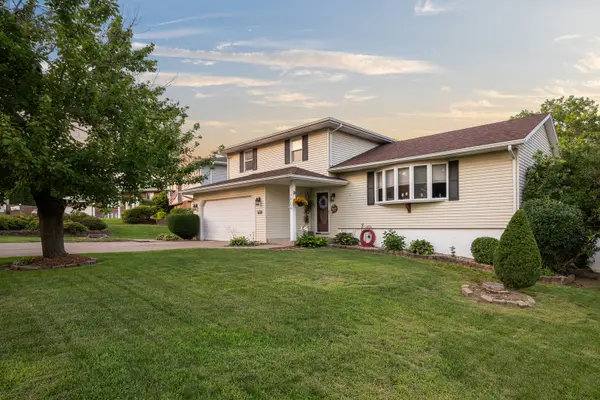 3415 Hazelwood CT, Davenport, IA 52806