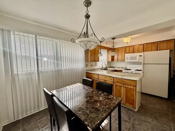 10749 S Harlem AVE #1C, Worth, IL 60482
